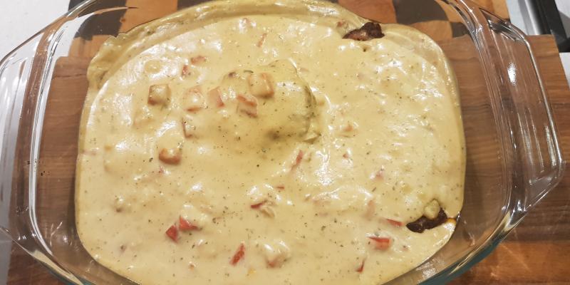 KÖTTFÄRSBIFFAR MED OST & BACON I PARMESANSÅS