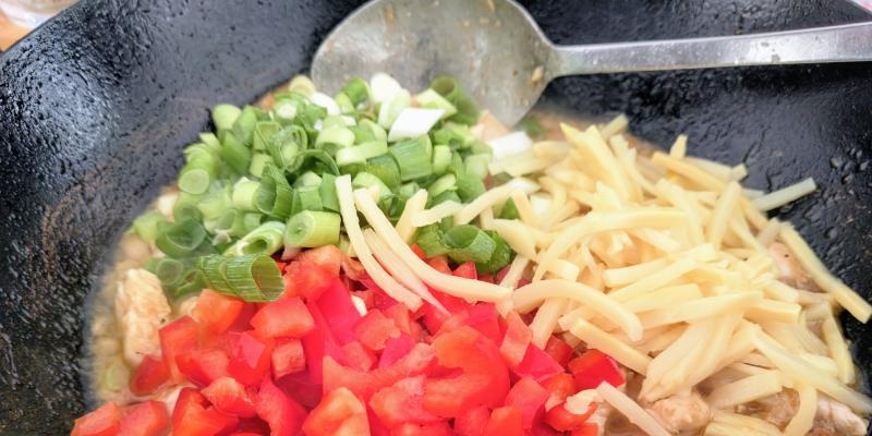 Kycklinggryta med sweet chili, Vitlök och Ingefära