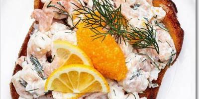 Toast Skagen med Pepparrot