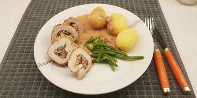 Kycklingrullader med potatis och magisk sås