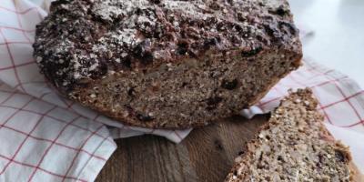 Filmjölkslimpa med chiafrön och lingon